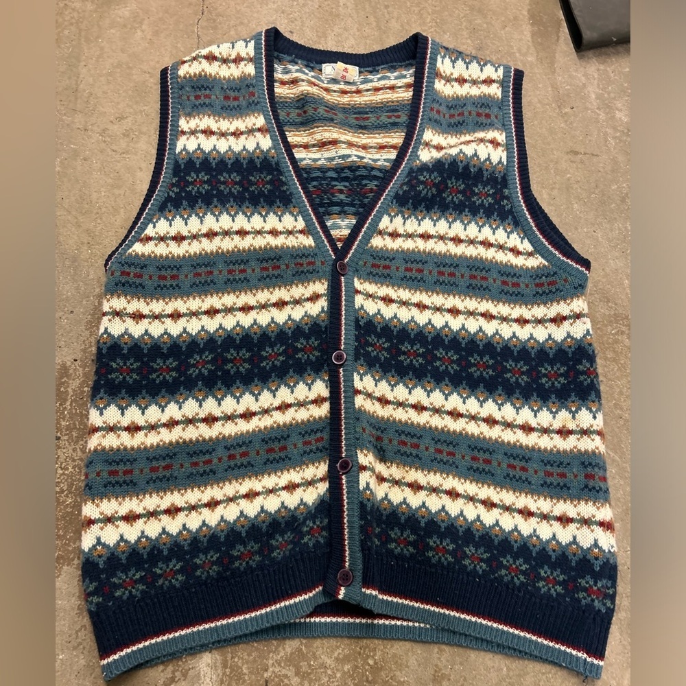 Noble vintage wool blend Patterned Knit Vest fair isle  holiday
